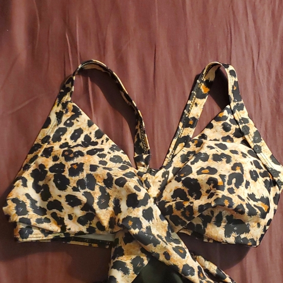 Bathingsuit, bikini, beachwear, swimwear, swimsuit, one piece, suit, beach, pool - Picture 10 of 17